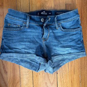 Hollister Medium Wash Low-Rise Short Short